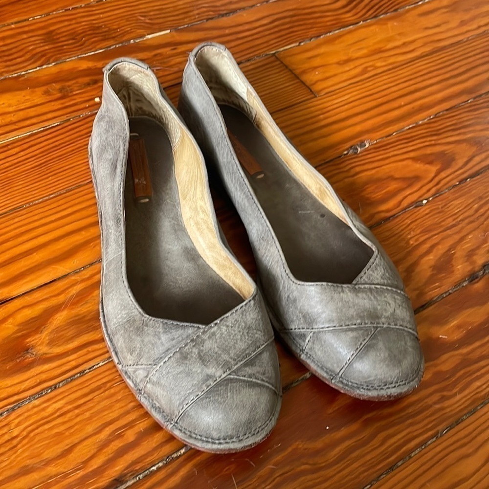 FRYE light brown leather crossover ballet flats size 7